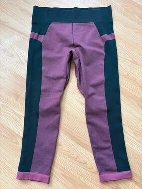 Under Armour women’s  Burgundy Black Colorblock Leggings Sz M Joggers Sporty